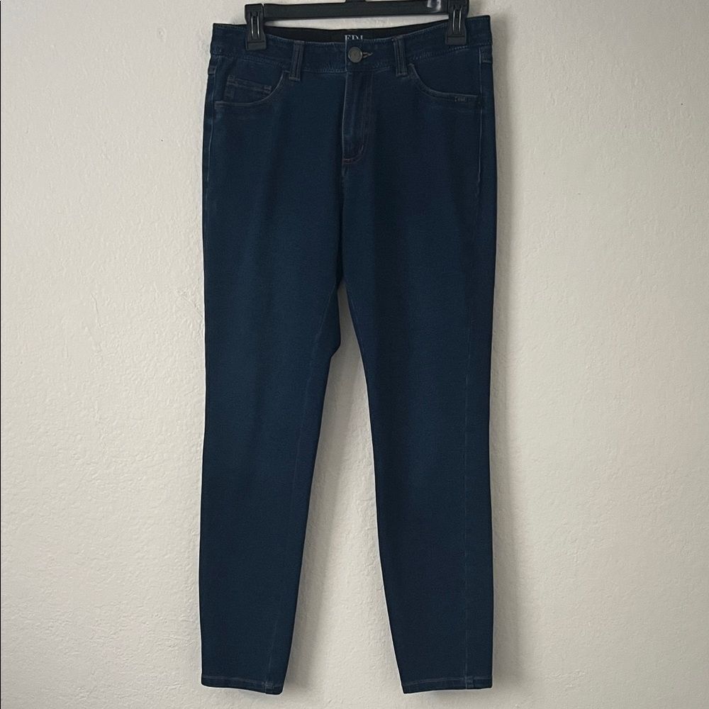 Like New! FDJ Dark Wash Pull On Jeggings in Size 6